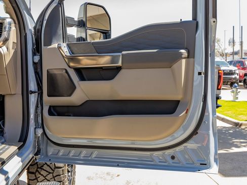 Used 2026 Ford F250 Platinum w/ Platinum Plus Package image 37