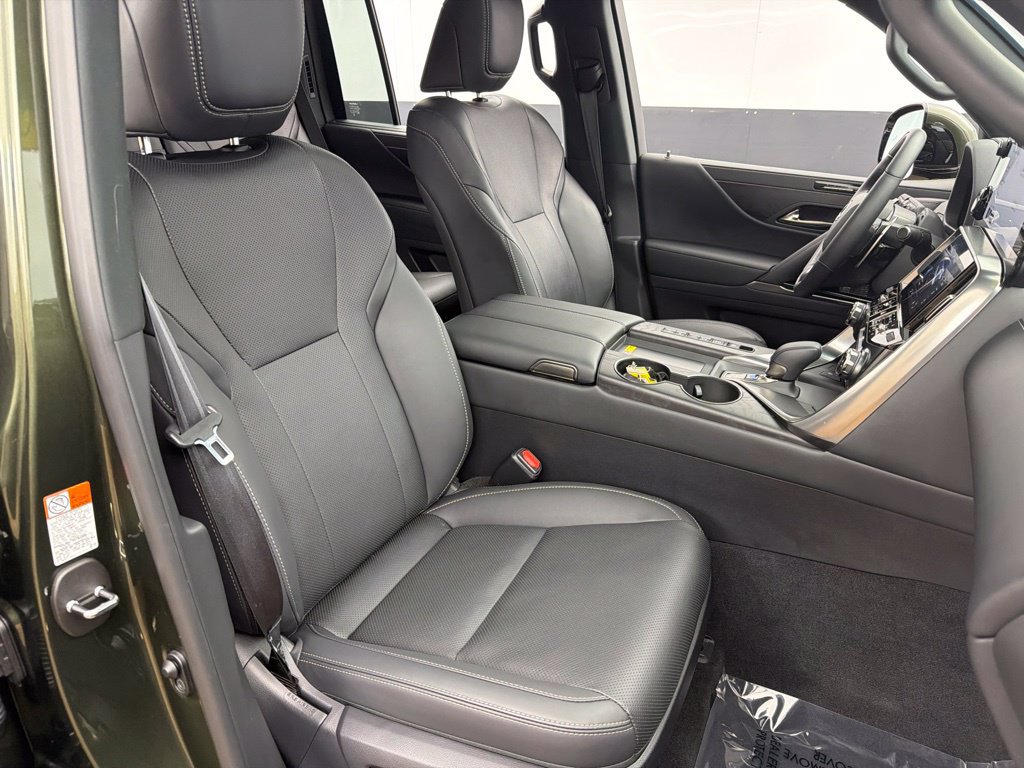 Used 2026 Lexus LX 700h Luxury AWD/4WD image 33