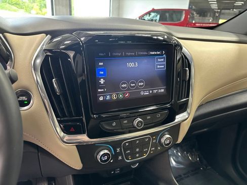 Used 2023 Chevrolet Traverse LT w/ LT Premium Package AWD/4WD image 18
