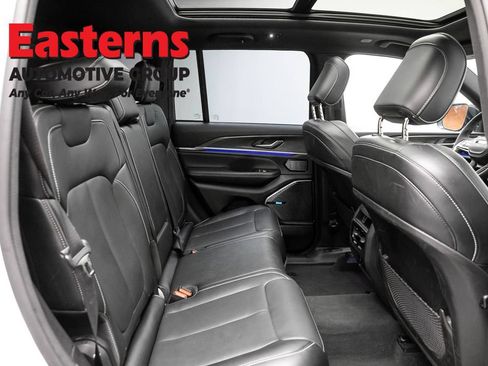 Used 2022 Jeep Grand Cherokee Overland AWD/4WD image 27