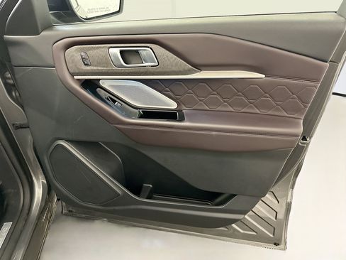 Used 2025 Ford Explorer Platinum w/ LUX Leather Package AWD/4WD image 36