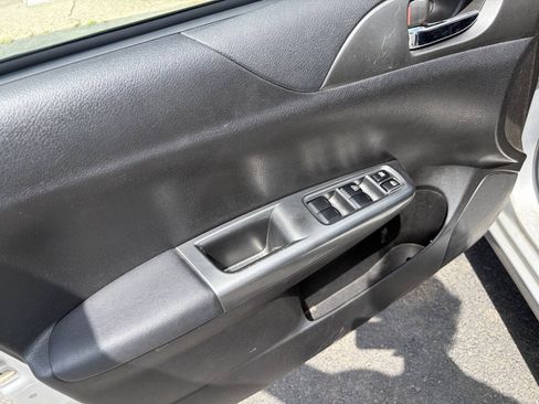 Used 2011 Subaru Impreza 2.5i AWD/4WD image 10