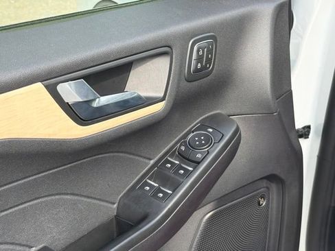 Used 2022 Ford Escape Titanium w/ Titanium Elite Package AWD/4WD image 18