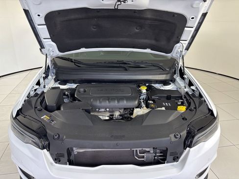 Used 2023 Jeep Cherokee Altitude Lux image 10