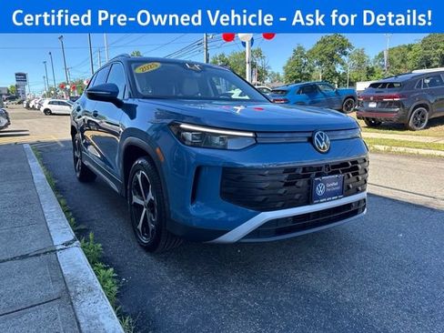 Certified 2025 Volkswagen Tiguan SE w/ Panoramic Sunroof Package AWD/4WD image 5