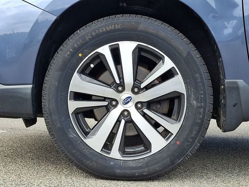 Used 2018 Subaru Outback 3.6R Limited AWD/4WD image 9