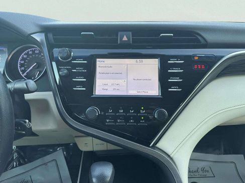 Used 2018 Toyota Camry LE FWD image 21