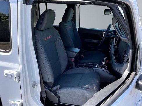 Certified 2025 Jeep Wrangler Unlimited Rubicon w/ Convenience Group AWD/4WD image 16