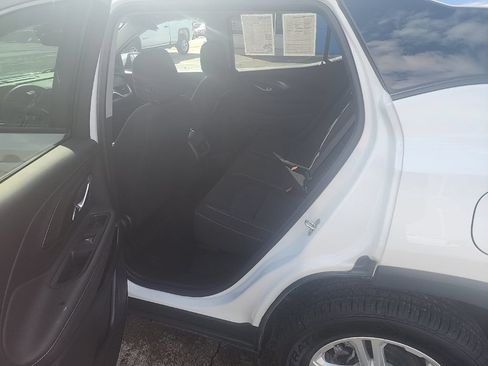 Used 2022 GMC Terrain SLE AWD/4WD image 16