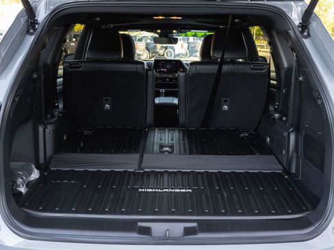 Certified 2025 Toyota Highlander XSE image 8