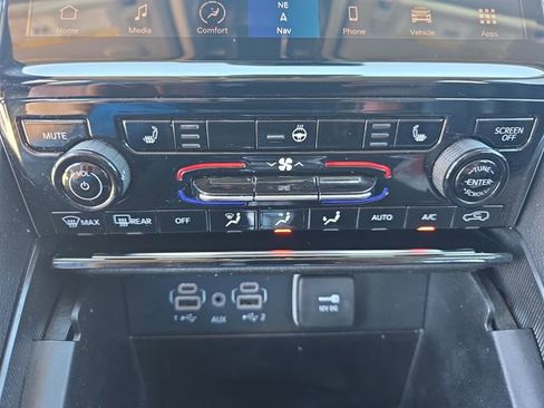 Used 2024 Jeep Grand Cherokee Limited w/ Black Appearance Package image 23