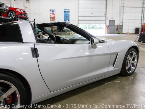 Used 2009 Chevrolet Corvette Coupe w/ Preferred Equipment Group RWD image 24