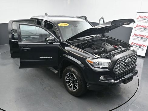 Used 2020 Toyota Tacoma TRD Sport image 44