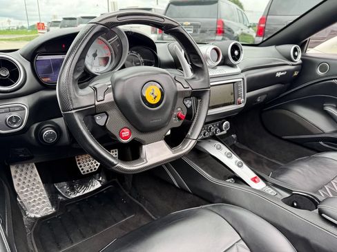 Used 2015 Ferrari California T RWD image 16