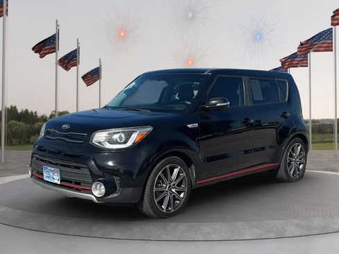 Used 2018 Kia Soul ! w/ Tech Package FWD image 3