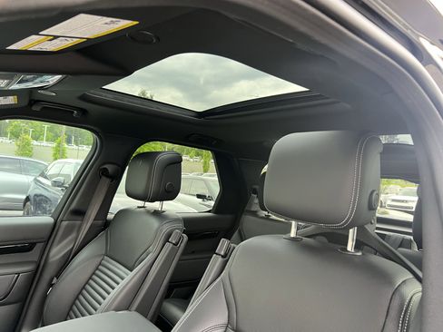Certified 2025 Land Rover Discovery S AWD/4WD image 19