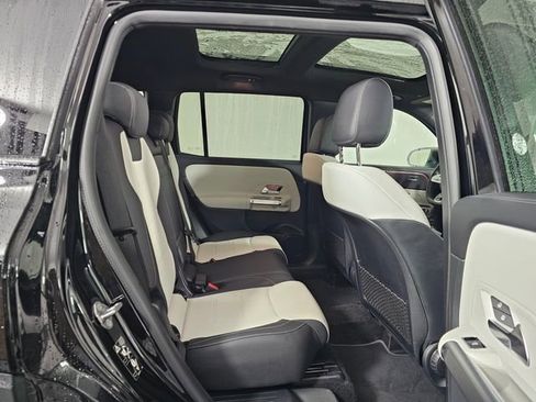 Used 2022 Mercedes-Benz GLB 250 4MATIC image 13