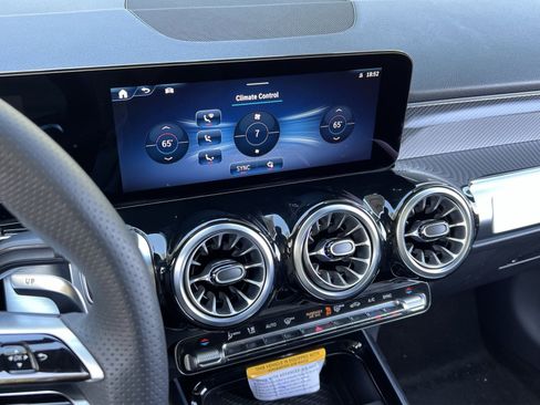 New 2025 Mercedes-Benz GLB 35 AMG 4MATIC image 19