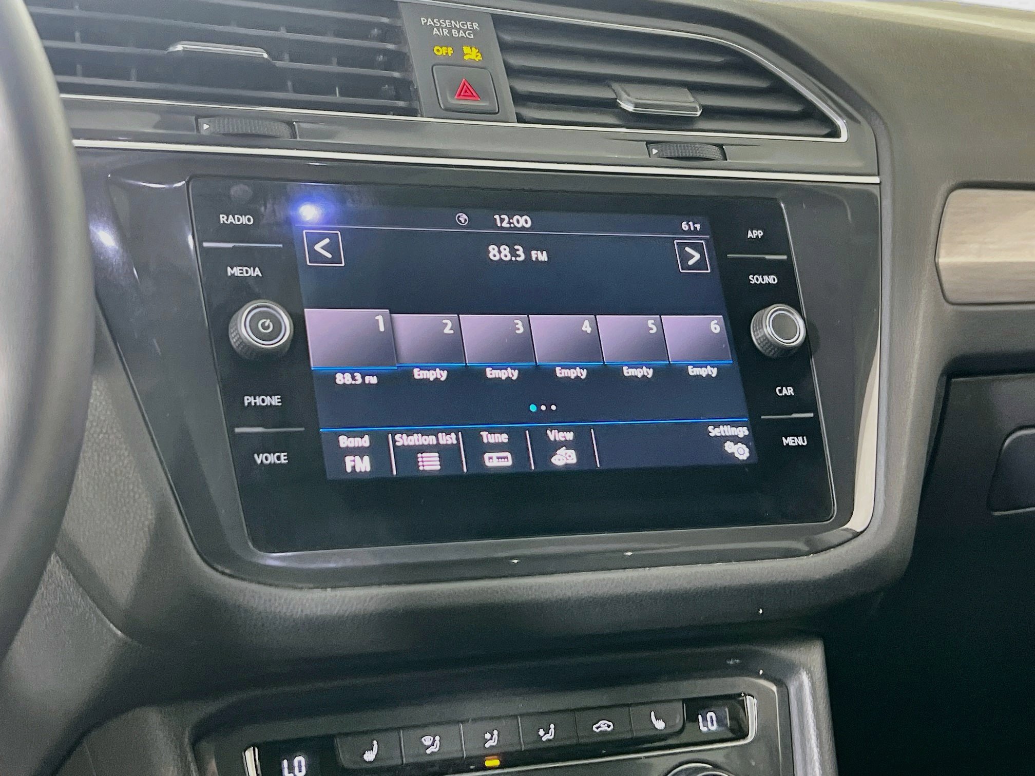 Used 2020 Volkswagen Tiguan SE w/ Panoramic Sunroof Package AWD/4WD image 14