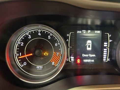 Used 2015 Jeep Cherokee Latitude w/ Comfort/Convenience Group AWD/4WD image 22