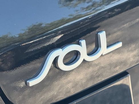 Used 2022 Kia Soul LX FWD image 10