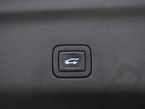 Used 2024 GMC Yukon XL Denali w/ Advanced Technology Package AWD/4WD image 28