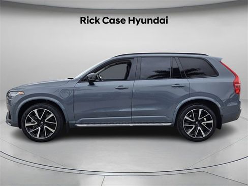 Used 2023 Volvo XC90 T8 Ultimate w/ Lounge Package image 3