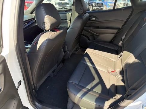 Used 2025 Chevrolet Trax RS w/ Sunroof Package FWD image 16
