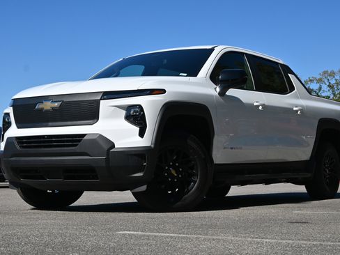 Used 2024 Chevrolet Silverado EV W/T image 4