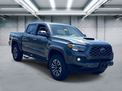 Used 2022 Toyota Tacoma TRD Sport w/ Technology Package AWD/4WD image 3
