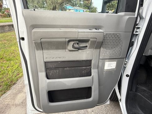 Used 2022 Ford E-350 and Econoline 350 Super Duty image 26