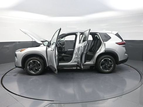 Used 2025 Nissan Rogue SV FWD image 42