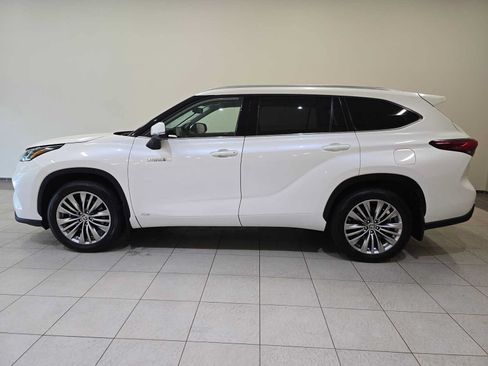 Used 2020 Toyota Highlander Platinum AWD/4WD image 3