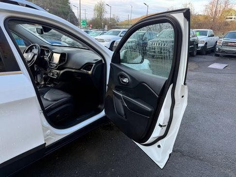 Used 2019 Jeep Cherokee Limited image 15