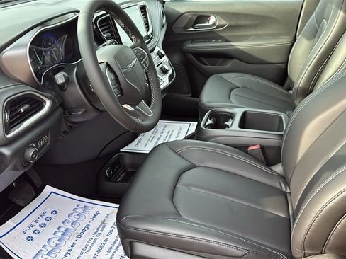 New 2026 Chrysler Pacifica Select image 27