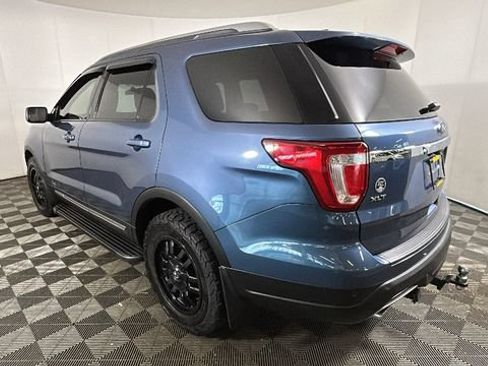 Used 2018 Ford Explorer XLT AWD/4WD image 4