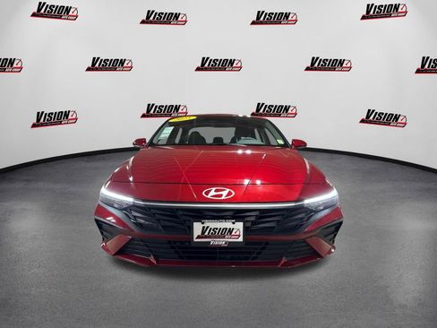 Certified 2025 Hyundai Elantra SE image 2