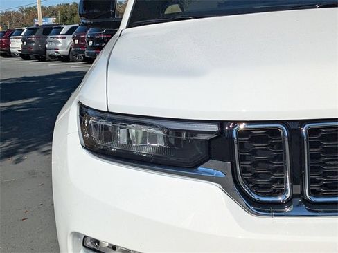 New 2025 Jeep Grand Cherokee Limited image 10