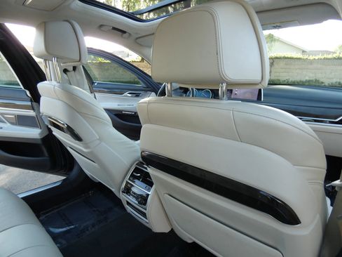 Used 2016 BMW 750i xDrive image 36