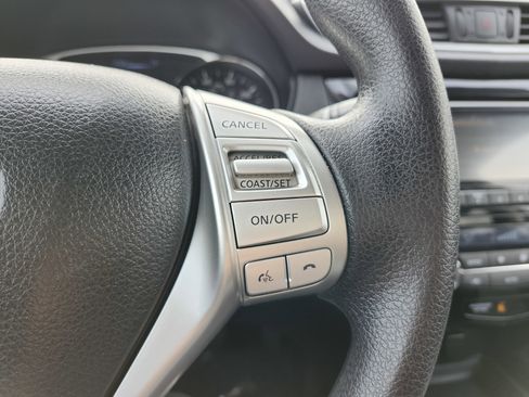 Used 2016 Nissan Rogue SV image 32