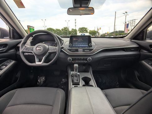 Used 2025 Nissan Altima 2.5 SV AWD/4WD image 16