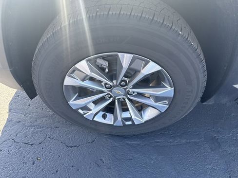 Used 2025 Chevrolet Equinox LT w/ Safety and Technology Package image 9