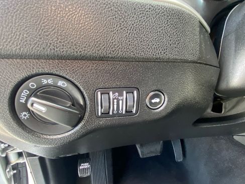 Used 2022 Dodge Charger SXT image 12