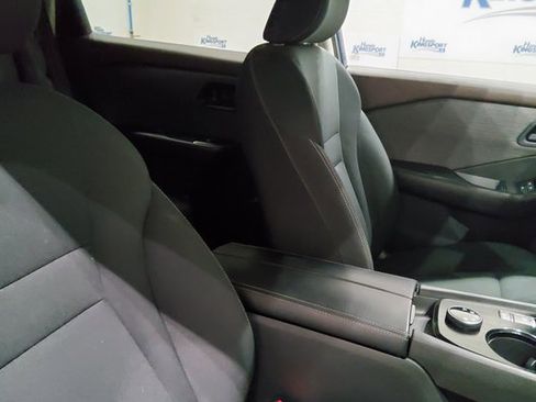 Used 2023 Nissan Rogue S image 20