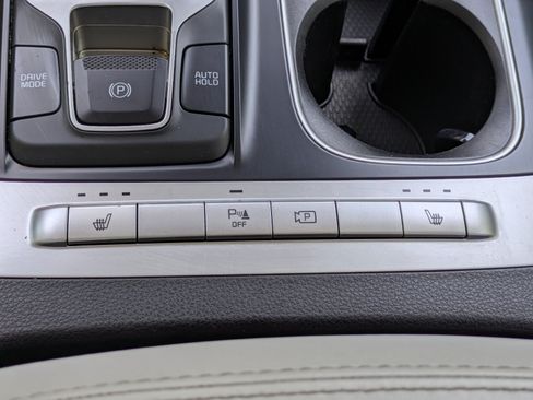 Certified 2022 Kia Carnival LX FWD image 26