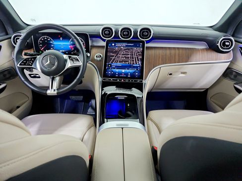 Certified 2024 Mercedes-Benz GLC 300 image 17