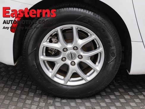 Used 2023 Chrysler Voyager LX FWD image 30