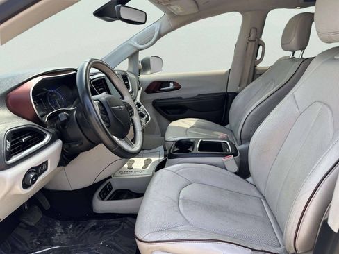 Used 2018 Chrysler Pacifica Limited w/ Advanced Safetytec Group FWD image 9