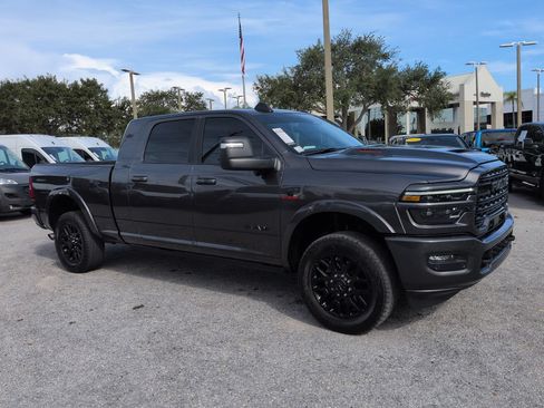 Used 2025 RAM 3500 Limited AWD/4WD image 2