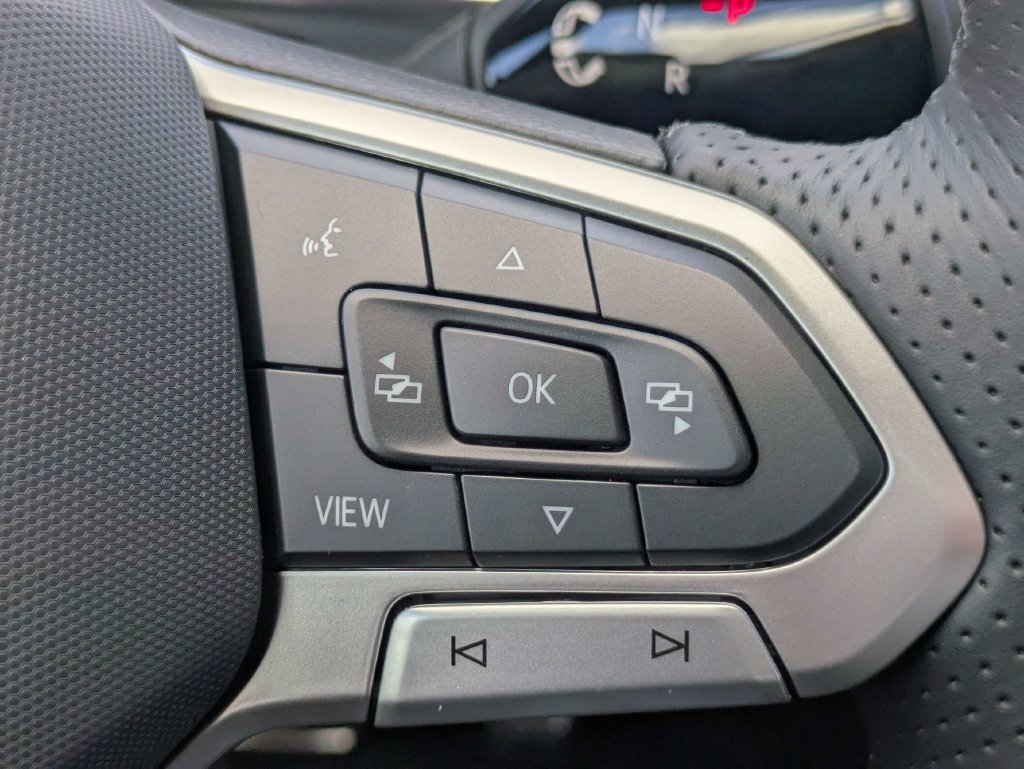 New 2026 Volkswagen Tiguan SE R-Line FWD image 28